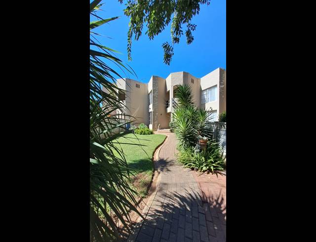 3 BEDROOM TOWNHOUSE FOR SALE IN THREE RIVERS PROPER